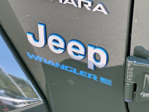 Used 2024 Jeep Wrangler Unlimited Sahara AWD/4WD image 32