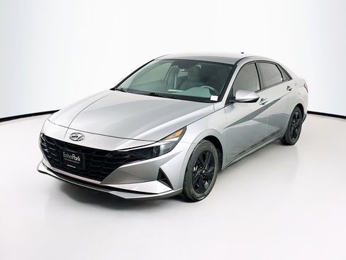 Used 2023 Hyundai Elantra SEL image 3