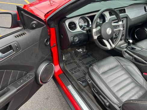Used 2011 Ford Mustang Premium w/ 202A Rapid Spec Order Code RWD image 23
