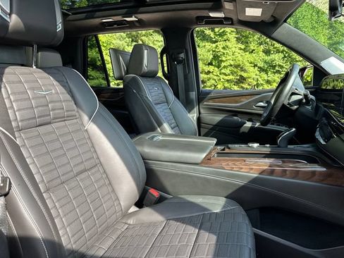 Used 2023 Cadillac Escalade Sport Platinum w/ LPO, ONYX Package AWD/4WD image 17