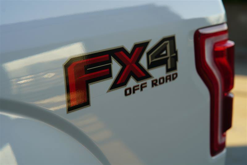 Used 2015 Ford F150 Platinum w/ Equipment Group 701A Luxury AWD/4WD image 27