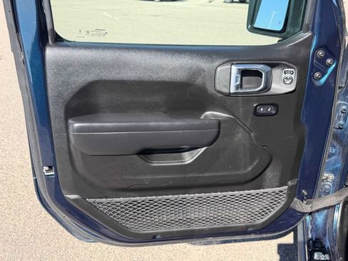 Used 2025 Jeep Wrangler Unlimited Rubicon AWD/4WD image 25