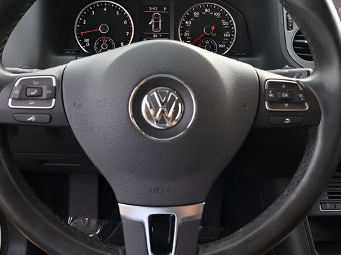 Used 2016 Volkswagen Tiguan S FWD image 22