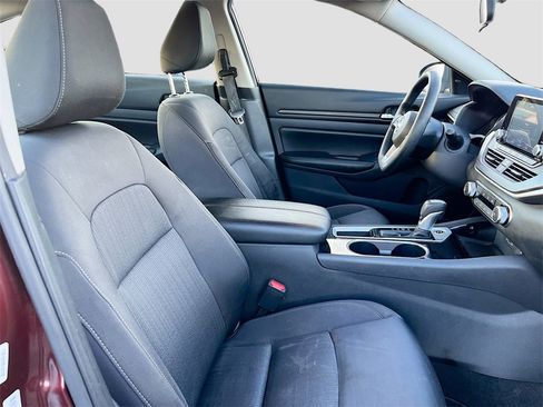 Used 2024 Nissan Altima 2.5 SV image 25