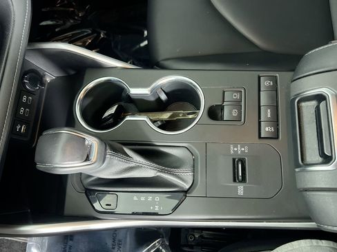 Used 2022 Toyota Highlander XLE image 22