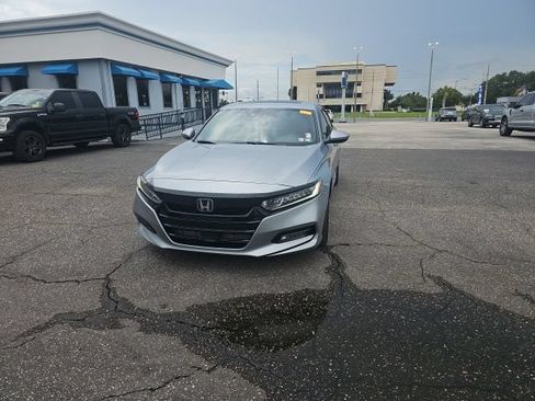 Used 2018 Honda Accord Sport image 2