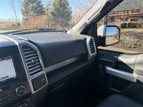 Used 2015 Ford F150 Lariat image 21