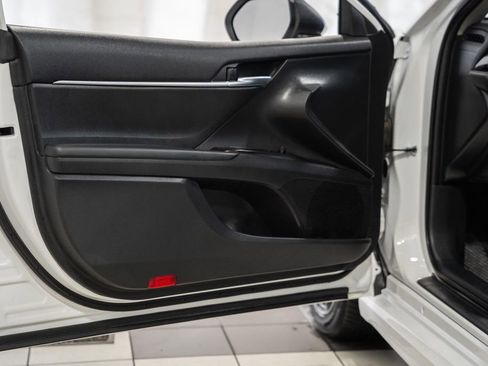 Used 2024 Toyota Camry SE image 32