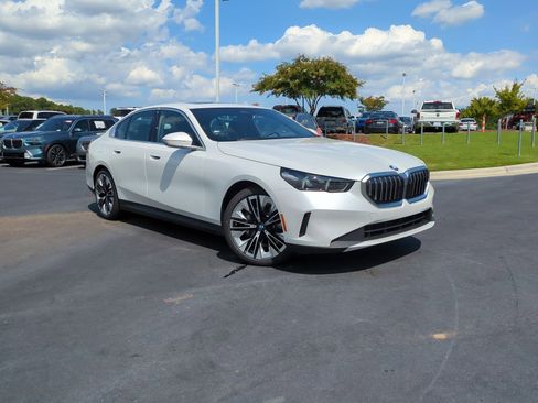 Certified 2026 BMW 530i w/ Premium Package image 2