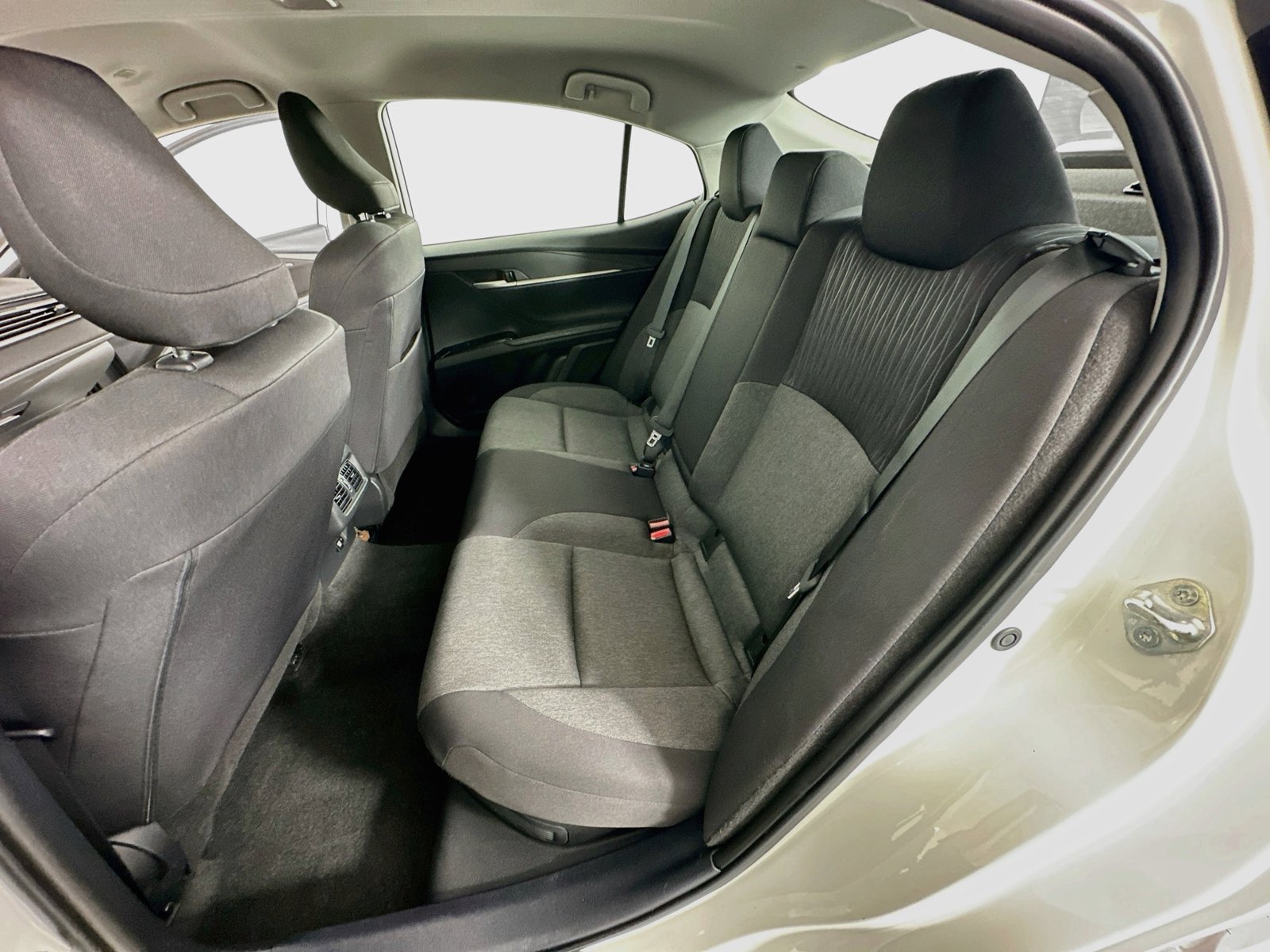 Used 2025 Toyota Camry LE FWD image 28
