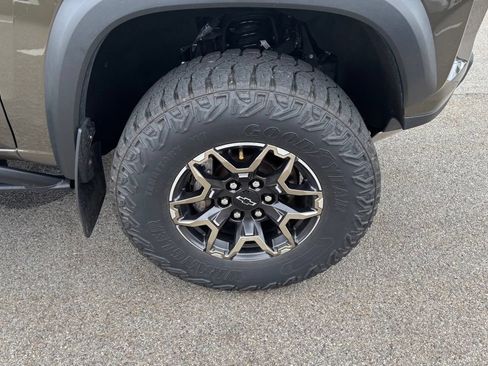 Used 2024 Chevrolet Colorado ZR2 w/ ZR2 Convenience Package III AWD/4WD image 29