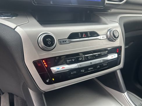 Certified 2022 Ford Explorer XLT w/ Equipment Group 202A image 22