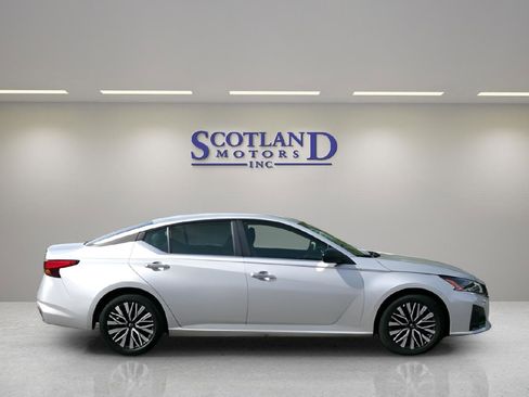 Used 2025 Nissan Altima 2.5 SV image 5