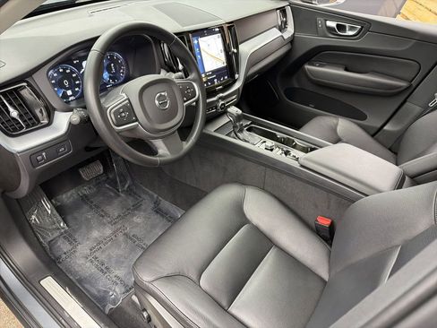 Used 2020 Volvo XC60 T6 Momentum image 10