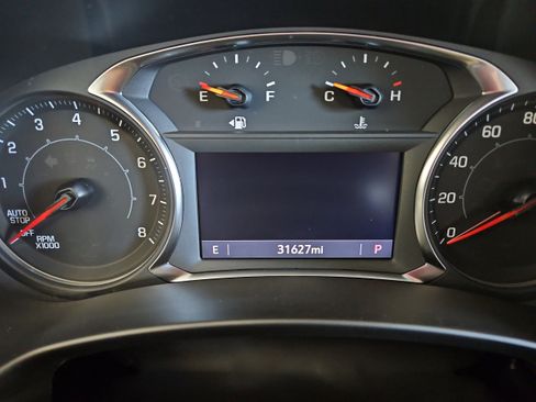 Used 2024 GMC Terrain SLT w/ LPO, 'HIT The Road' Package image 16