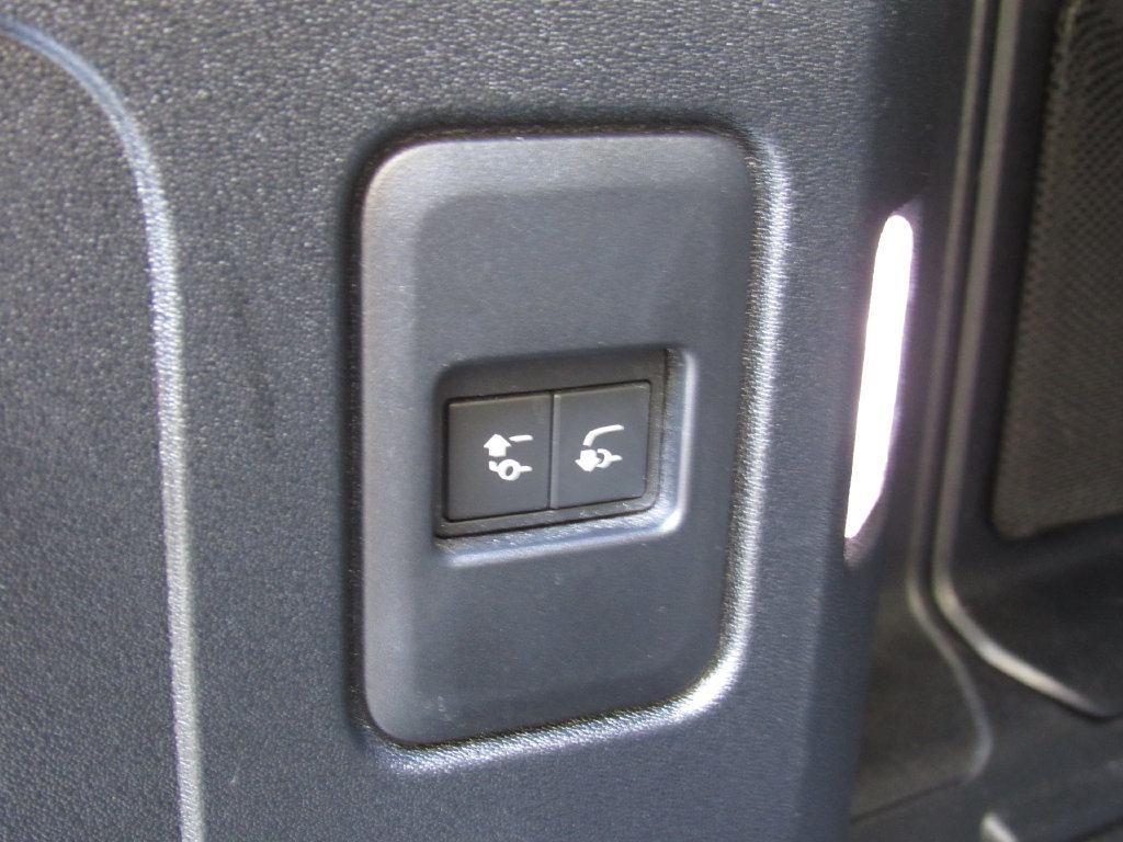 Used 2024 Land Rover Defender 110 S AWD/4WD image 23