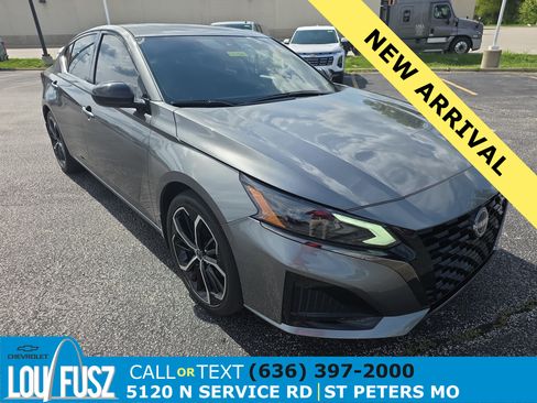 Used 2023 Nissan Altima 2.5 SR w/ SR Premium Package FWD image 1
