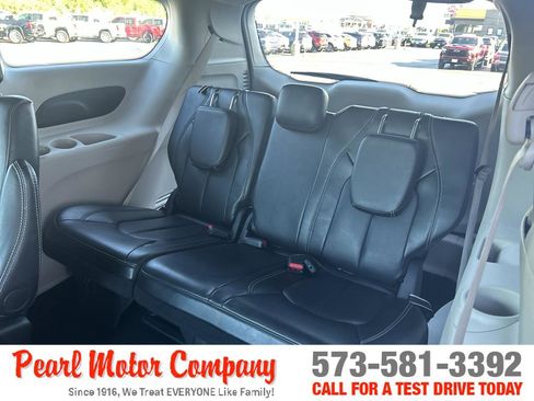 Used 2024 Chrysler Pacifica Touring-L FWD image 20