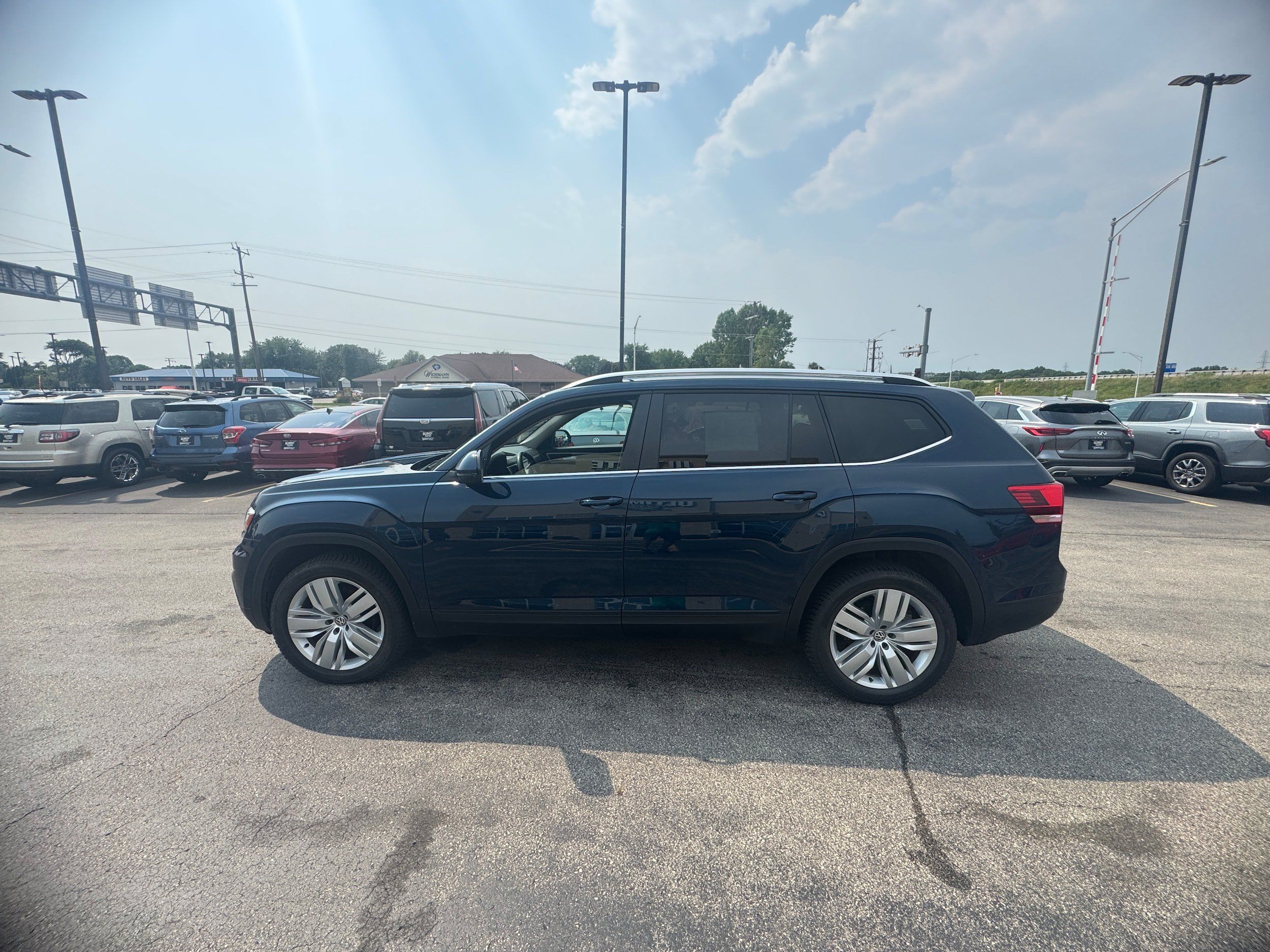 Used 2019 Volkswagen Atlas SE w/ Towing Package AWD/4WD image 4
