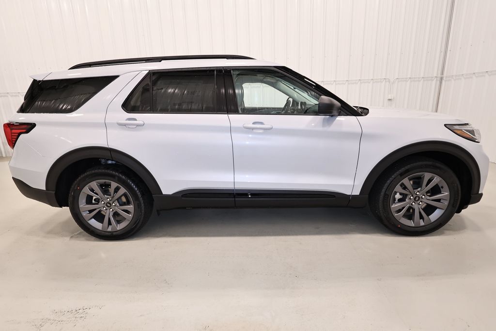 New 2026 Ford Explorer Active w/ Active Comfort Package AWD/4WD image 2