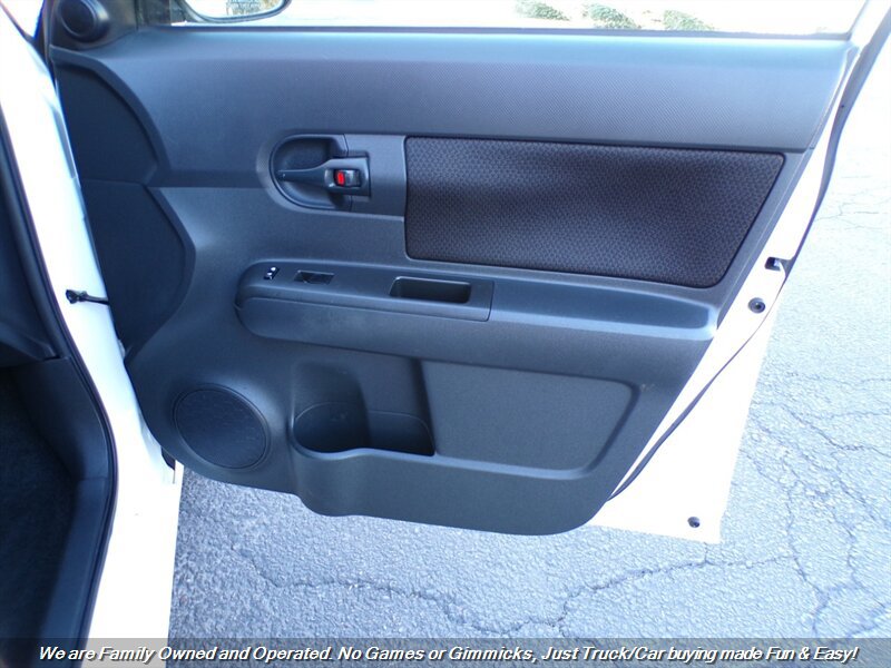 Used 2010 Scion xB FWD image 29