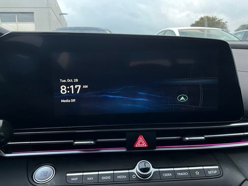 Used 2025 Hyundai Elantra Limited image 27