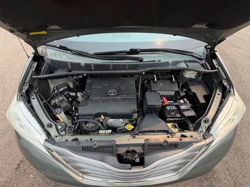 Used 2012 Toyota Sienna XLE FWD image 8