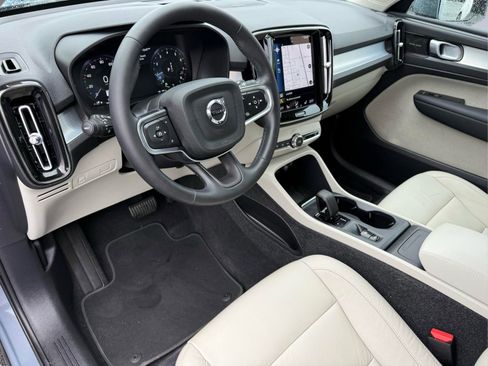 Used 2022 Volvo XC40 T5 Momentum AWD/4WD image 14