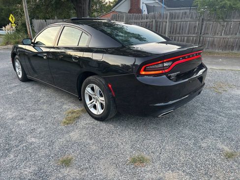 Used 2020 Dodge Charger SXT w/ Leather Interior Group RWD image 4