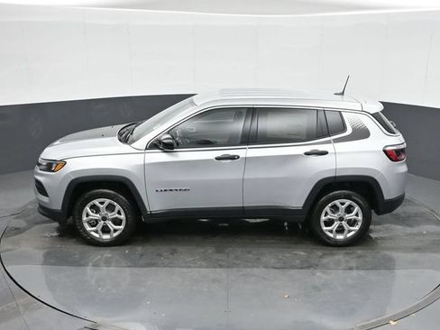 Used 2025 Jeep Compass Sport w/ Mopar Graphics Package AWD/4WD image 36