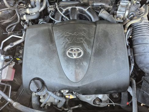 Used 2022 Toyota Highlander XLE AWD/4WD image 17