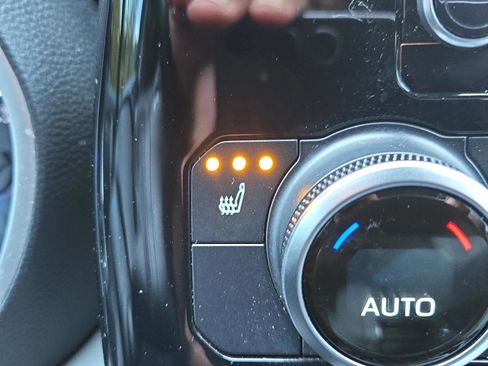 Certified 2023 Toyota Highlander XLE image 17