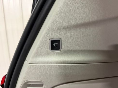 Used 2023 Chrysler Pacifica Touring-L FWD image 24