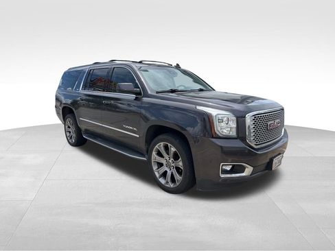 Used 2016 GMC Yukon XL SLT w/ Open Road Package RWD image 2