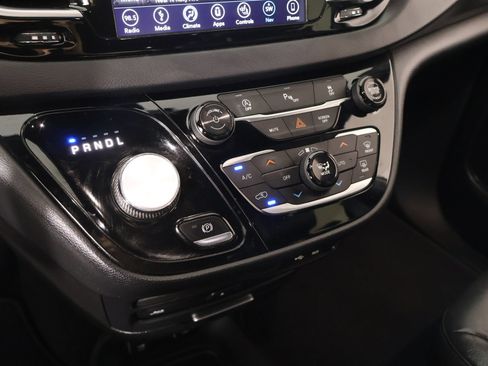 Used 2018 Chrysler Pacifica Touring-L Plus w/ S Appearance Package FWD image 9