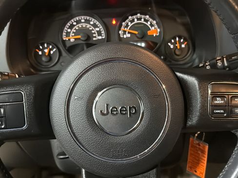 Used 2016 Jeep Patriot High Altitude AWD/4WD image 11