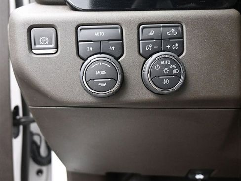 Used 2025 Chevrolet Silverado 1500 LTZ image 33