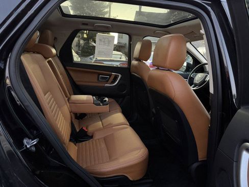 Used 2018 Land Rover Discovery Sport HSE Luxury image 16