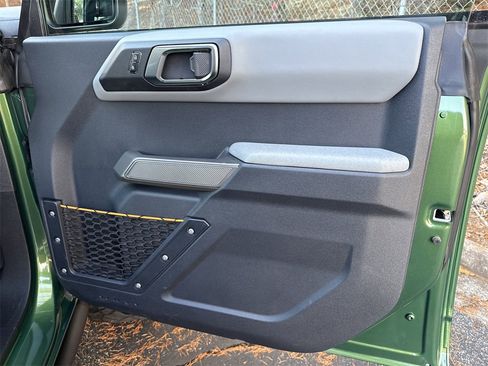 Used 2023 Ford Bronco Badlands image 15