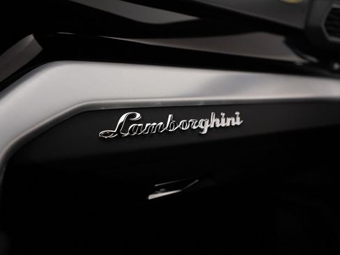 Used 2020 Lamborghini Urus AWD/4WD image 39