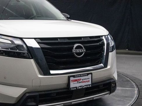 Used 2023 Nissan Pathfinder SL w/ SL Premium Package AWD/4WD image 3