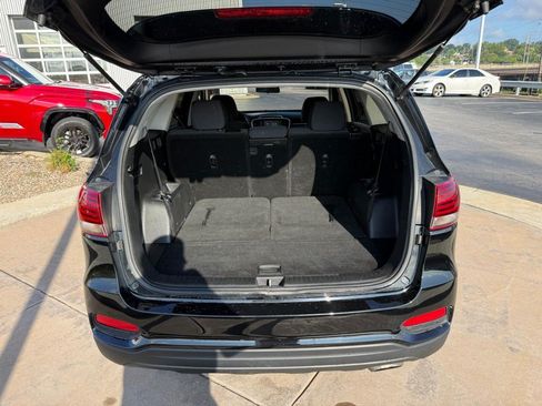 Used 2019 Kia Sorento L FWD image 8