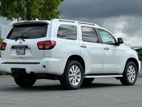 Used 2021 Toyota Sequoia Platinum AWD/4WD image 4