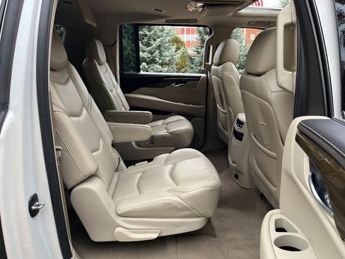 Used 2020 Cadillac Escalade ESV Premium Luxury image 39