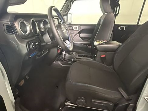 Used 2023 Jeep Wrangler Unlimited Rubicon 4xe w/ Cold Weather Group AWD/4WD image 9