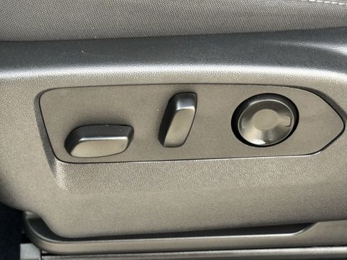 Used 2025 Chevrolet Silverado 2500 LT w/ Convenience Package image 29