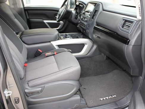 Used 2024 Nissan Titan SV w/ SV Convenience Package image 16