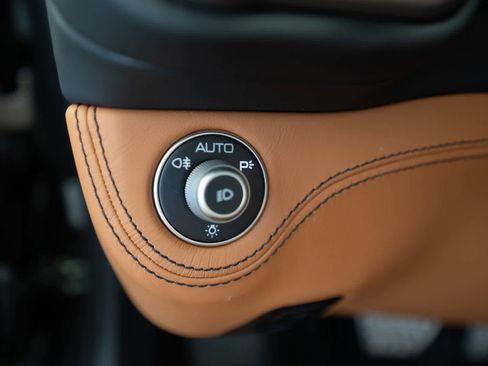 Certified 2019 Ferrari Portofino image 22