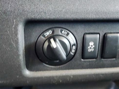 Used 2012 Nissan Xterra X image 21