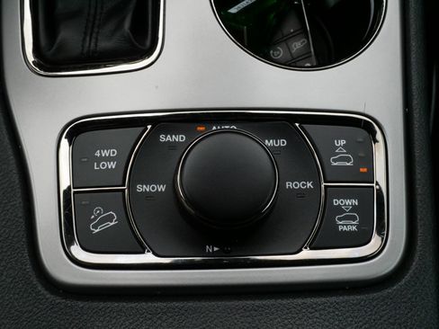 Used 2020 Jeep Grand Cherokee High Altitude AWD/4WD image 25